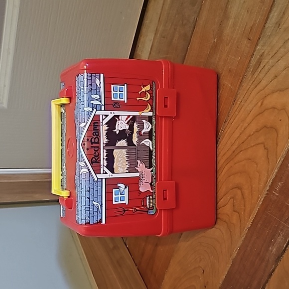 Vintage 1981 Thermos co Red Barn lunch box with cup - Picture 1 of 15